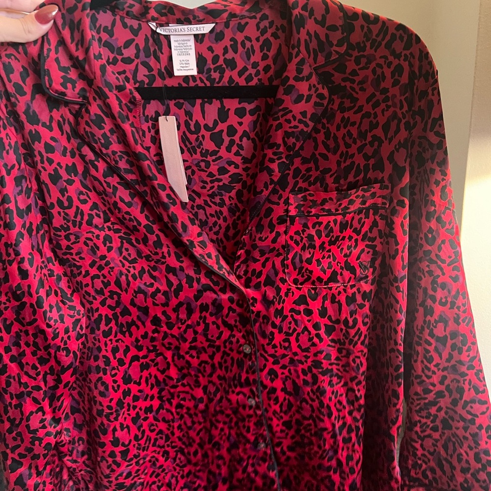 Victoria's Secret Women's Red
Pajamas